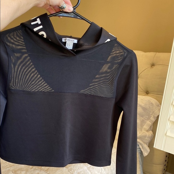 Forever 21 Jackets & Blazers - 🌼 Black Cropped Mixed Emotions Hoodie with Mesh Detail